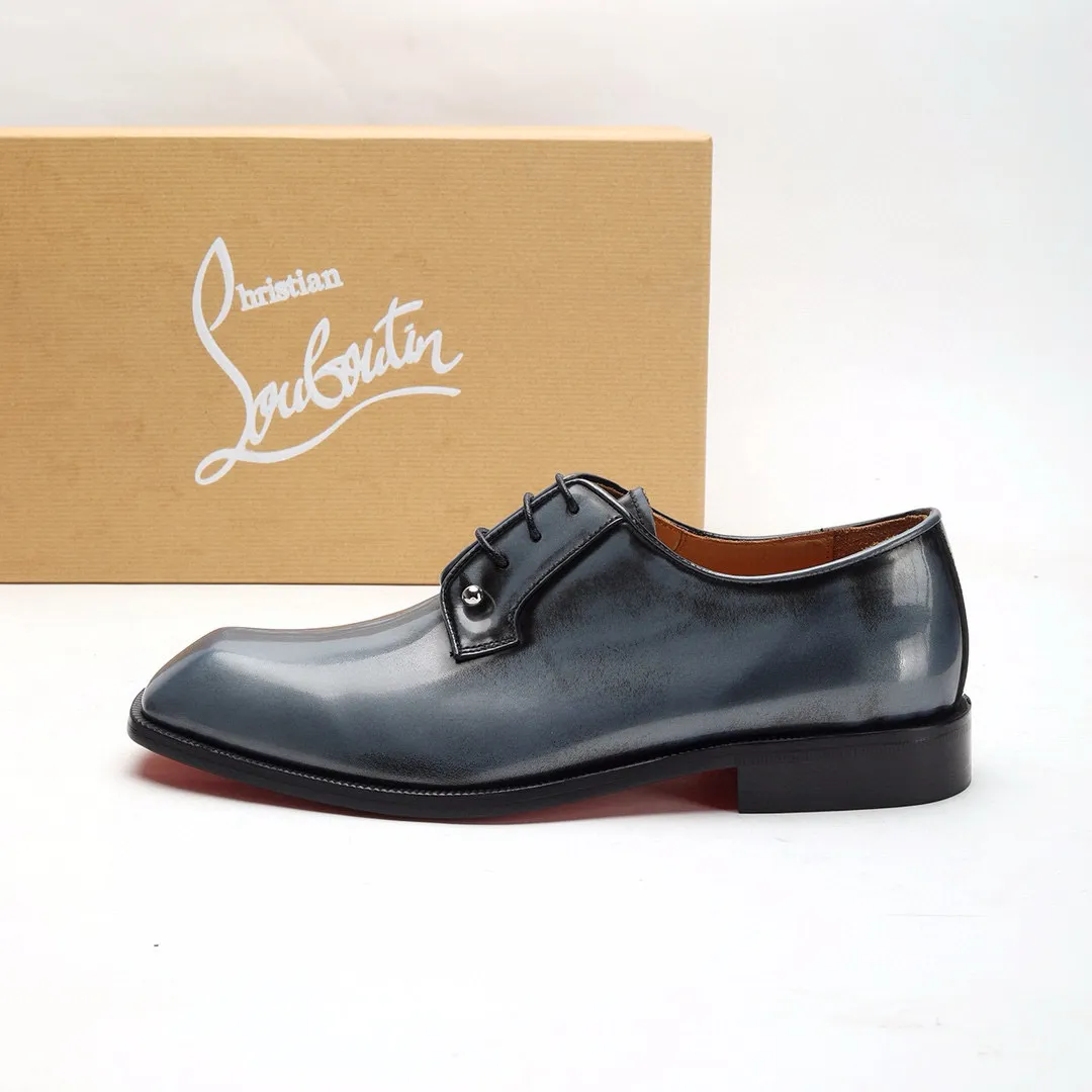 Batch 1,080 yuan 💰••New real shots••CL～High-end men’s 👔casual•loafers with red soles! ••🆑Genuine and top-quality goods from original orders ••✅💯 Purchase goods from top-quality original orders! Original imported patterned cowhide ➕Imported cowhide lining ➕Cowhide feet ➕Original leather outsole~🉑️Feel free to compare the authentic ones! Size: 38-44 (45.46.47 can be customized)